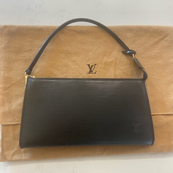 Handbags - VINTAGE Louis Vuitton Epi Pochette Accessories
